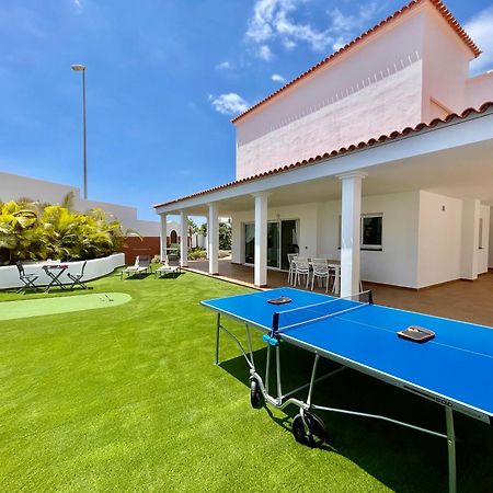 Villa Amorio A Spacious Modern Getaway With A Private Heated Pool & Sea Views Costa Adeje  Bagian luar foto