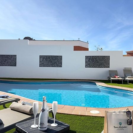Villa Amorio A Spacious Modern Getaway With A Private Heated Pool & Sea Views Costa Adeje  Bagian luar foto