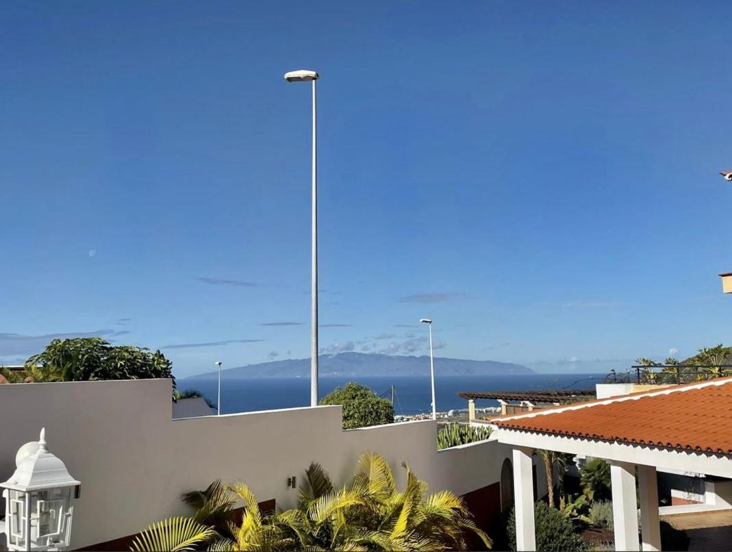 Villa Amorio A Spacious Modern Getaway With A Private Heated Pool & Sea Views Costa Adeje  Bagian luar foto