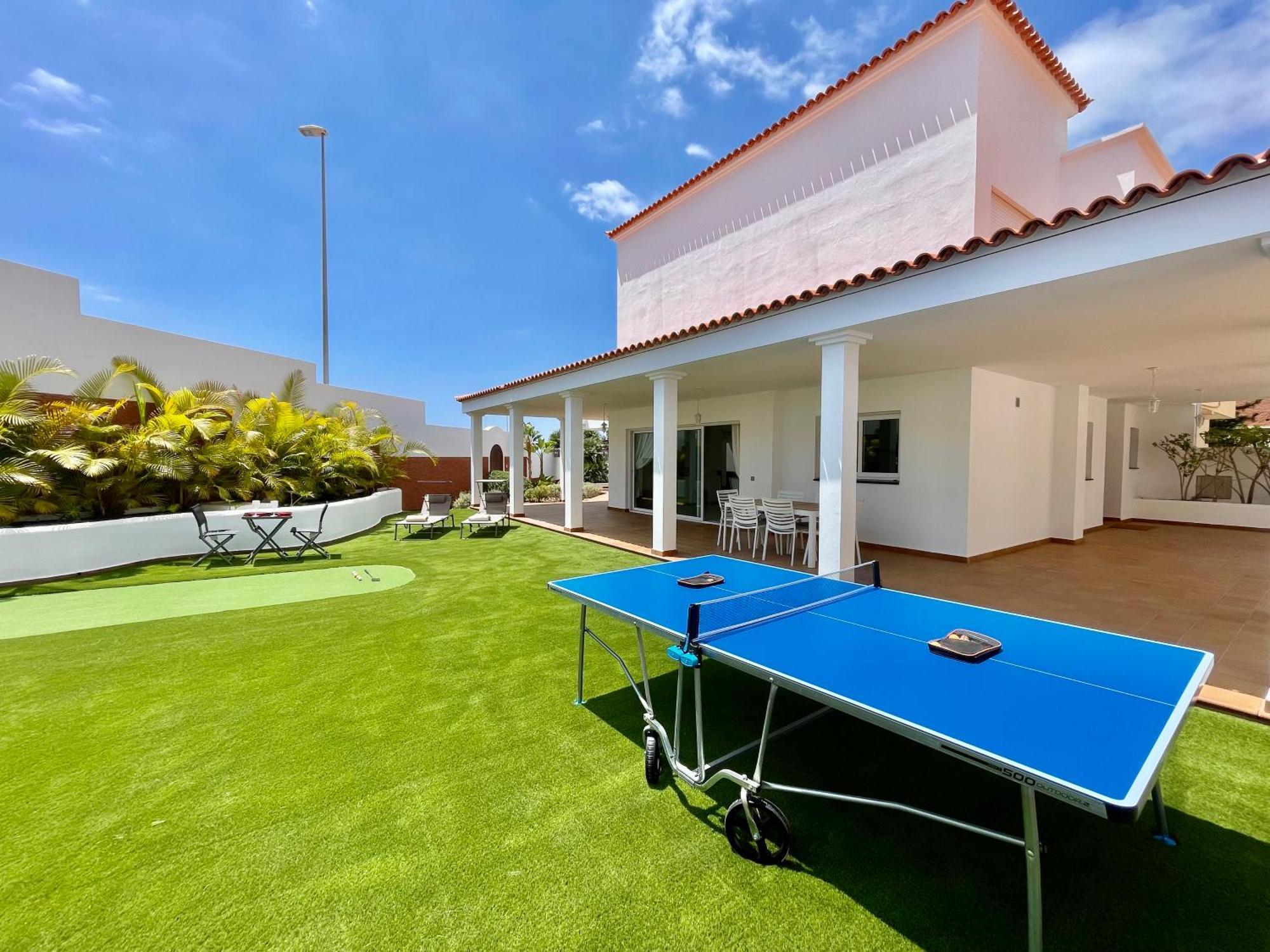 Villa Amorio A Spacious Modern Getaway With A Private Heated Pool & Sea Views Costa Adeje  Bagian luar foto