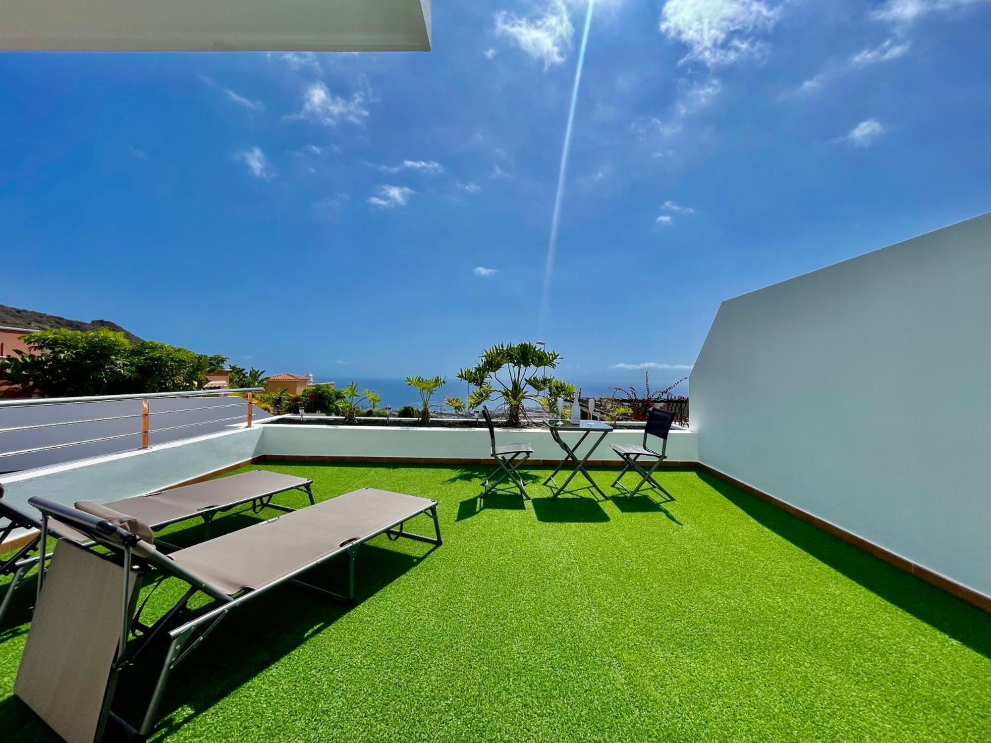 Villa Amorio A Spacious Modern Getaway With A Private Heated Pool & Sea Views Costa Adeje  Bagian luar foto