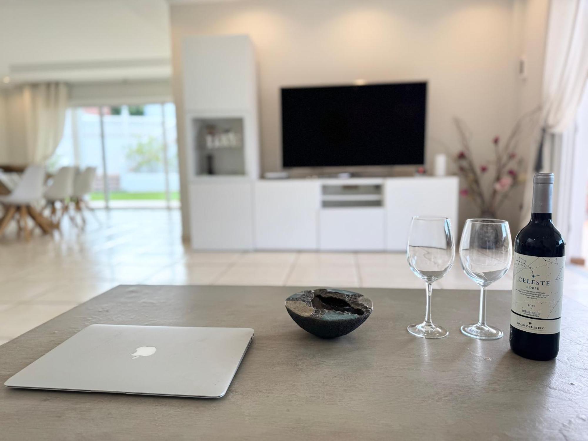 Villa Amorio A Spacious Modern Getaway With A Private Heated Pool & Sea Views Costa Adeje  Bagian luar foto