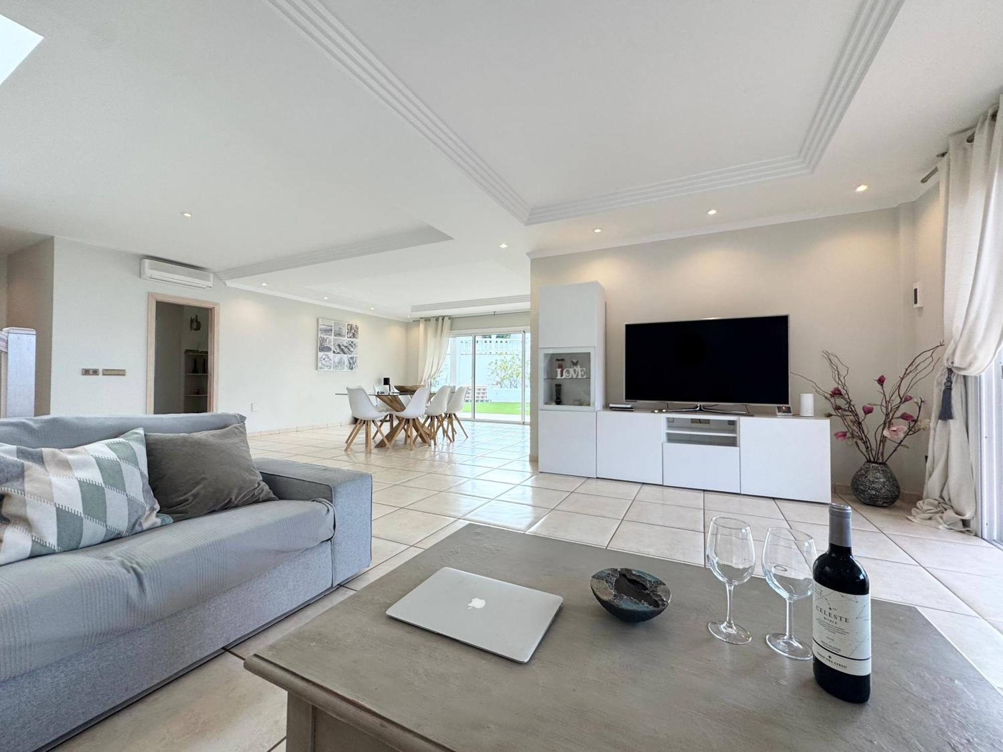 Villa Amorio A Spacious Modern Getaway With A Private Heated Pool & Sea Views Costa Adeje  Bagian luar foto